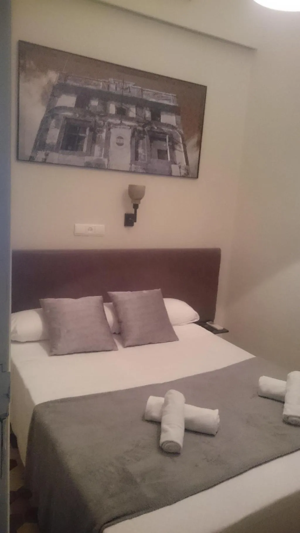 Room, Nwt Central Station Valencia, Valencia