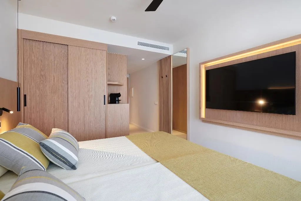 Double or Twin SUPERIOR Room, Hipotels Mediterraneo - adults only, Majorca
