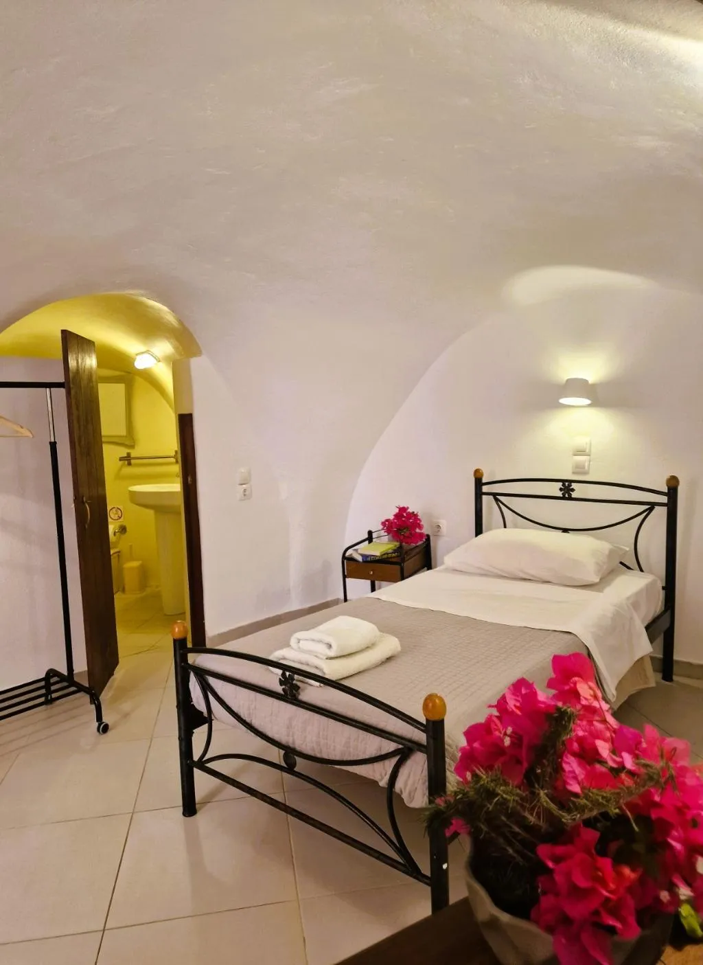 SINGLE ECONOMY Room, Kykladonisia Traditional Settlement, Santorini