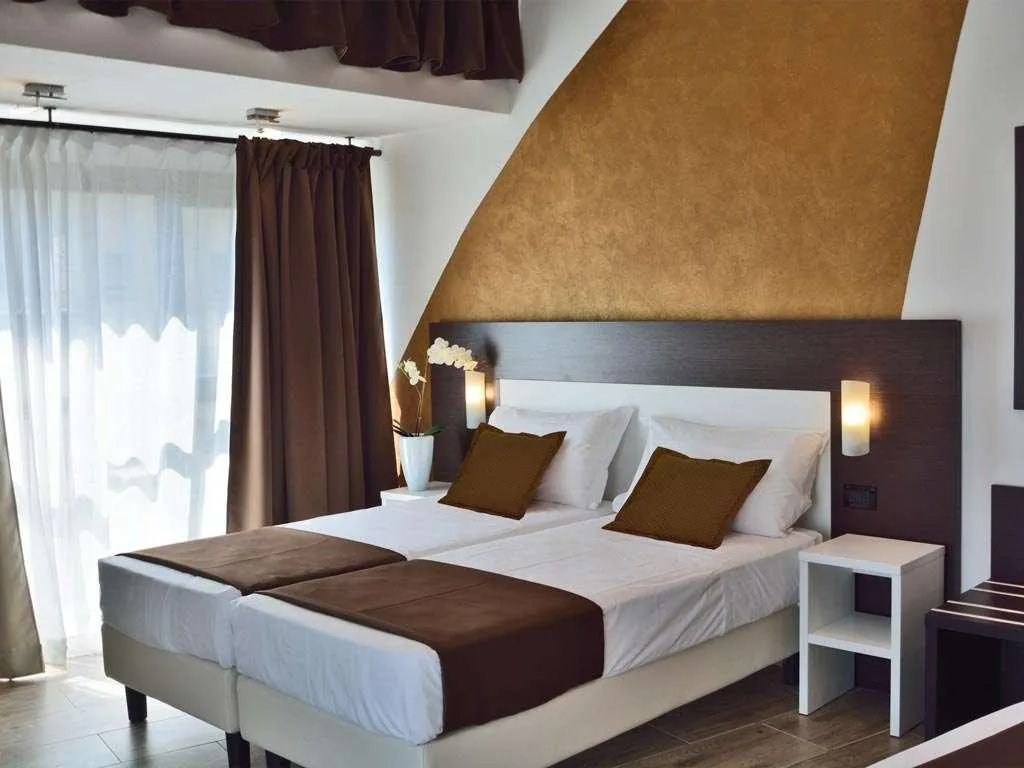 Room, Luxor Florence, Florence