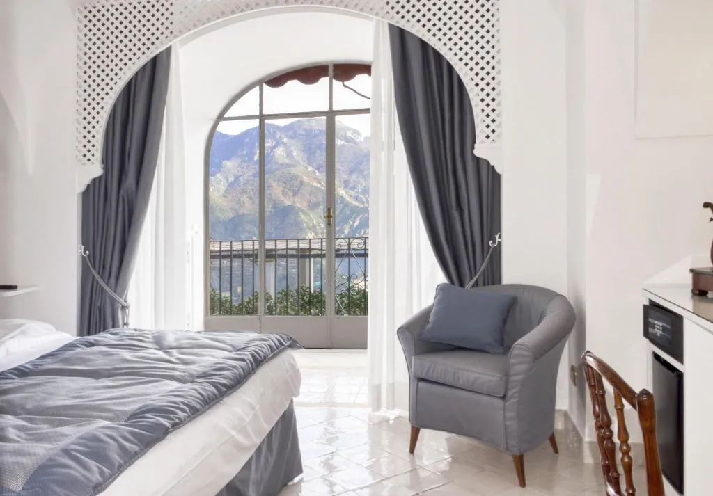 DOUBLE DELUXE KING BED Room, Hotel Palazzo Confalone, Naples