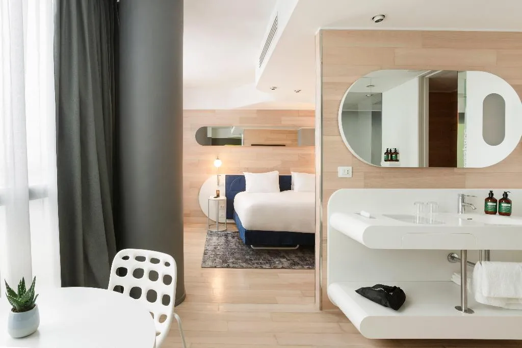 DOUBLE PREMIUM CITY VIEW Room, Voco Milan Fiere, Milan