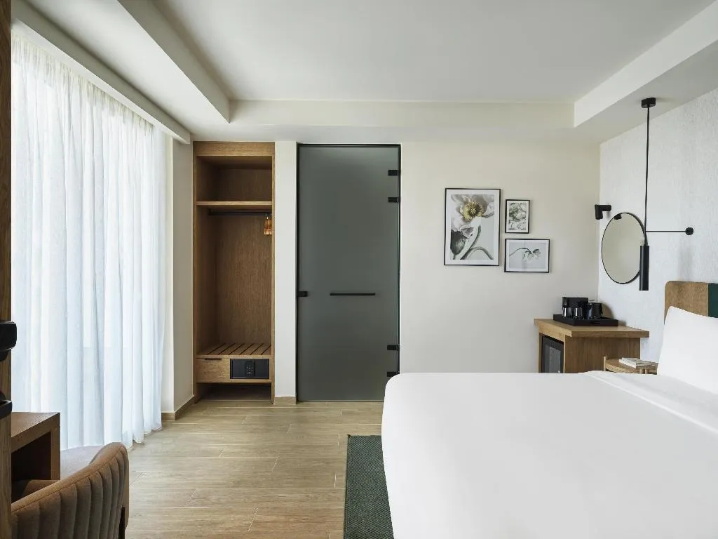 DOUBLE Accessible KING SIZE BED Room, Hilton Garden Inn Chania City, Crete