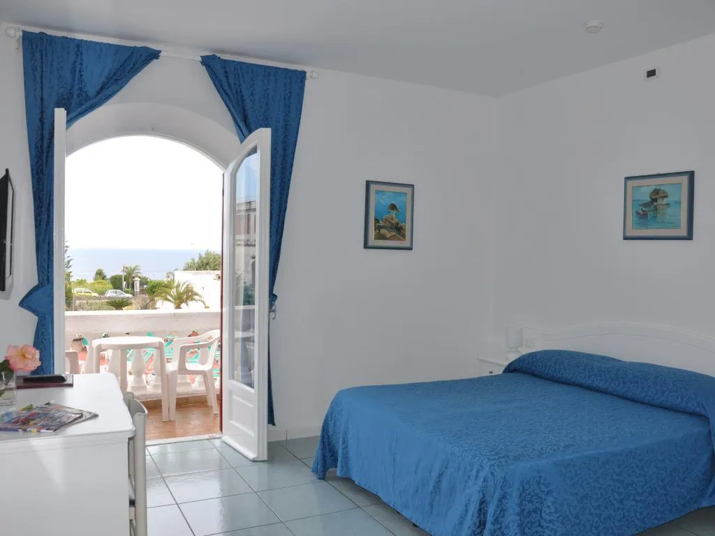 TRIPLE SEA VIEW Room, Galidon Wellness Park & SPA, Naples
