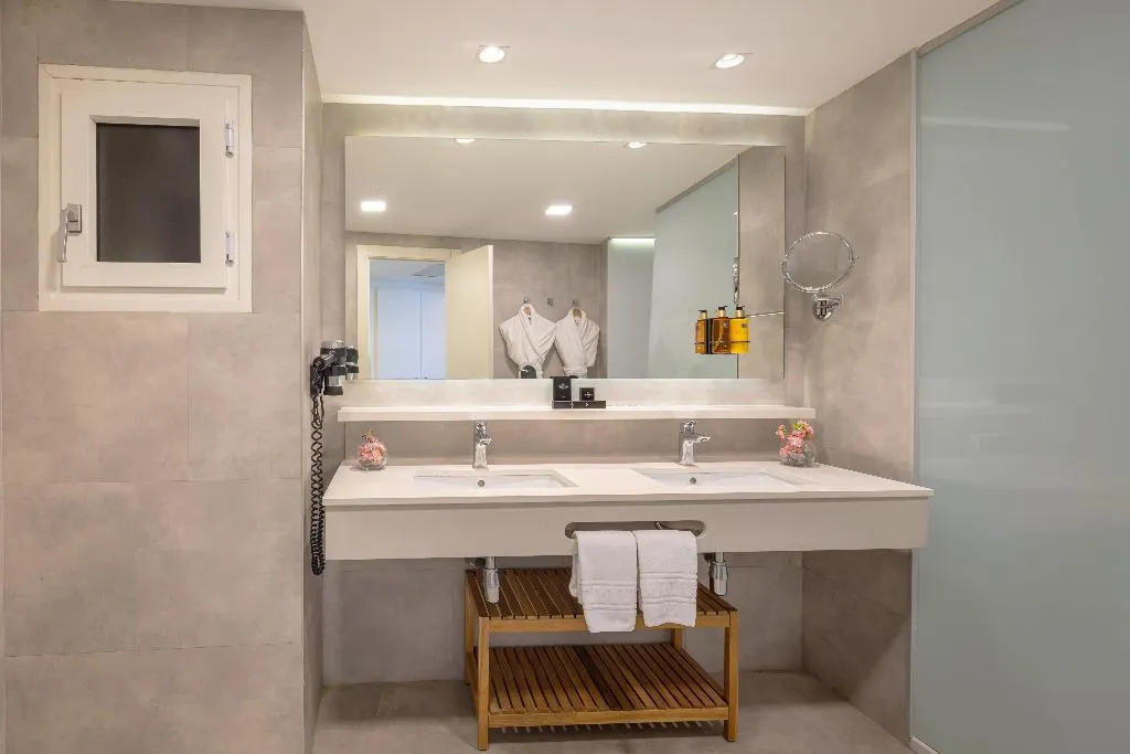 JUNIOR SUITE STANDARD Room, Calipolis, Costa Brava