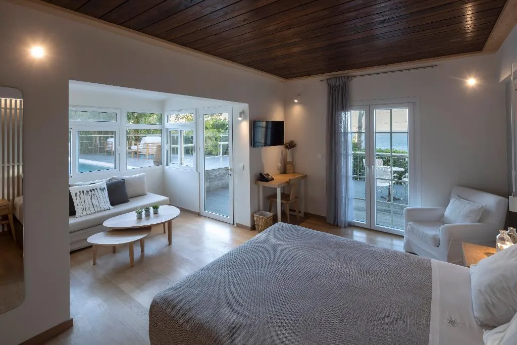 JUNIOR SUITE SEA VIEW WITH PRIVATE POOL Room, Atrium Hotel Skiathos, Skiathos