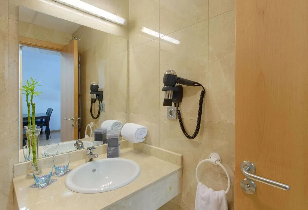 JUNIOR SUITE CAPACITY 3 Room, Madrid Airport Suites Affiliated By Melia, Madrid