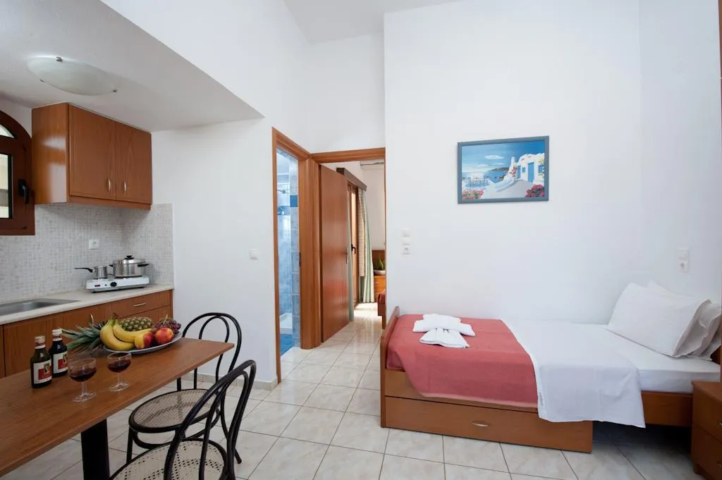 Room, Kiriakos Studios Apartments, Crete