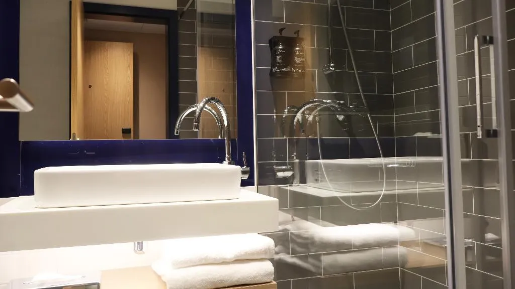 SUITE STANDARD Room, Holiday Inn Express Lisbon Principe Real, by IHG, Lisbon