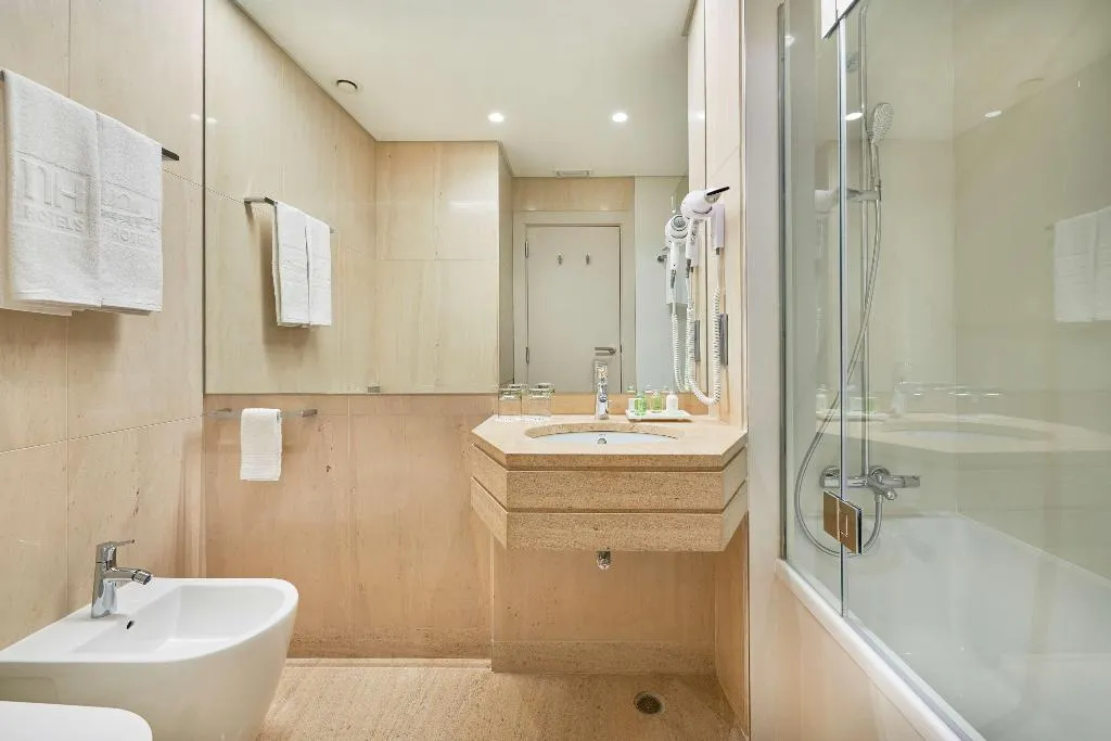 DOUBLE SINGLE USE STANDARD Room, NH Lisboa Campo Grande, Lisbon