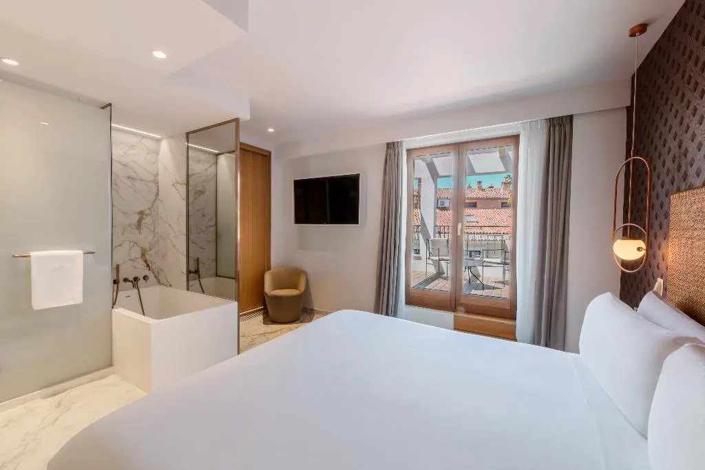 Room DELUXE WITH TERRACE Room, UMusic Hotel Madrid, Madrid