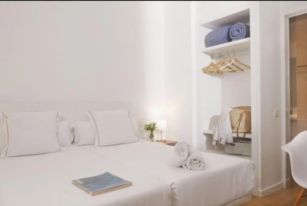 Room, Som Nit Born, Barcelona