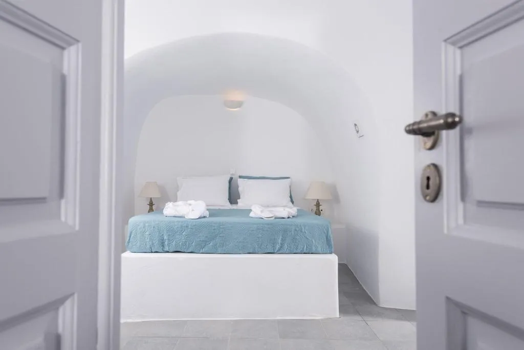 Room, Horizon Aeifos Suites, Santorini
