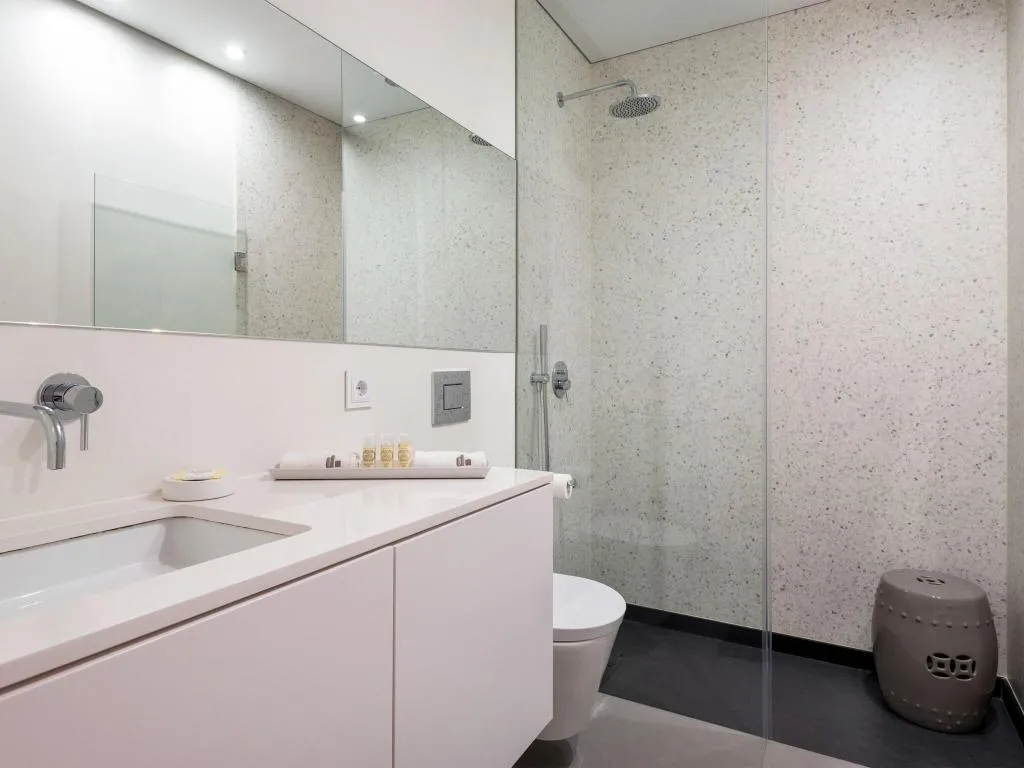 Room, Domum, Porto