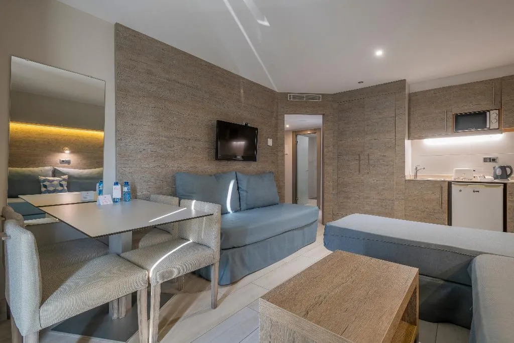 Room, Leonardo Royal Htl Mallorca Palmanova Bay, Majorca