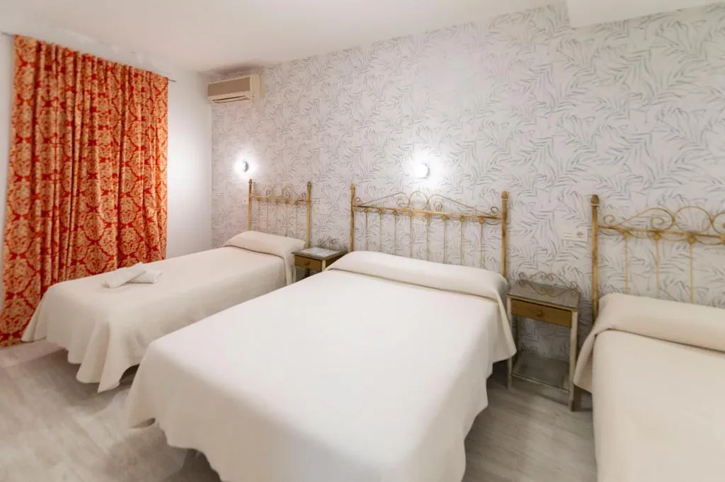 QUADRUPLE THREE BEDS Room, Hotel Manzanito, Andalucia