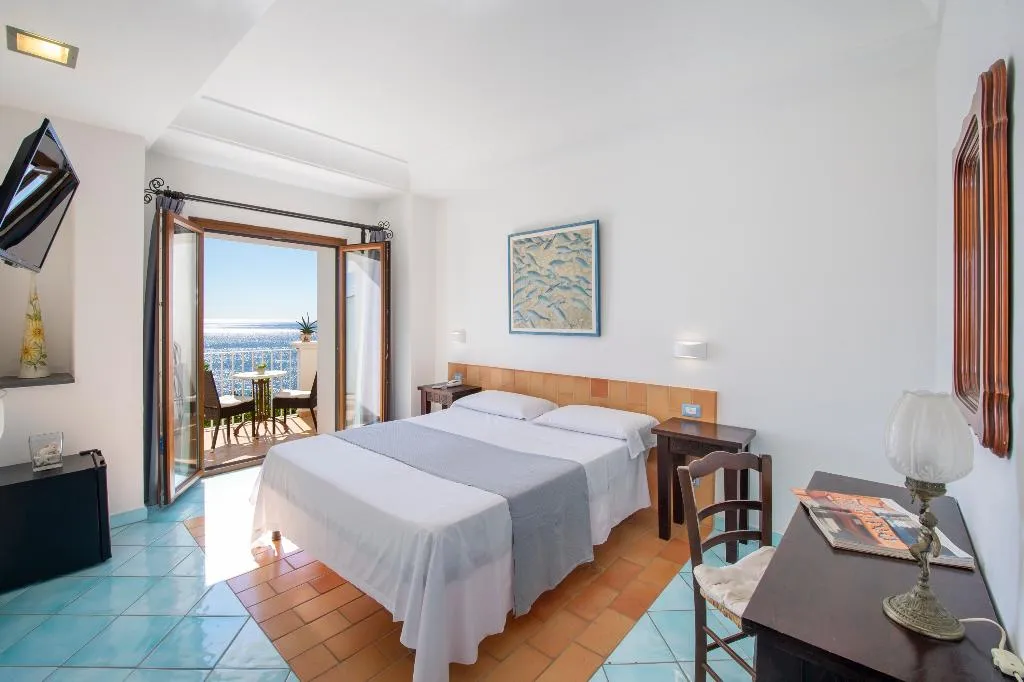 DOUBLE SUPERIOR SEA VIEW Room, Maresca Hotel Praiano, Naples