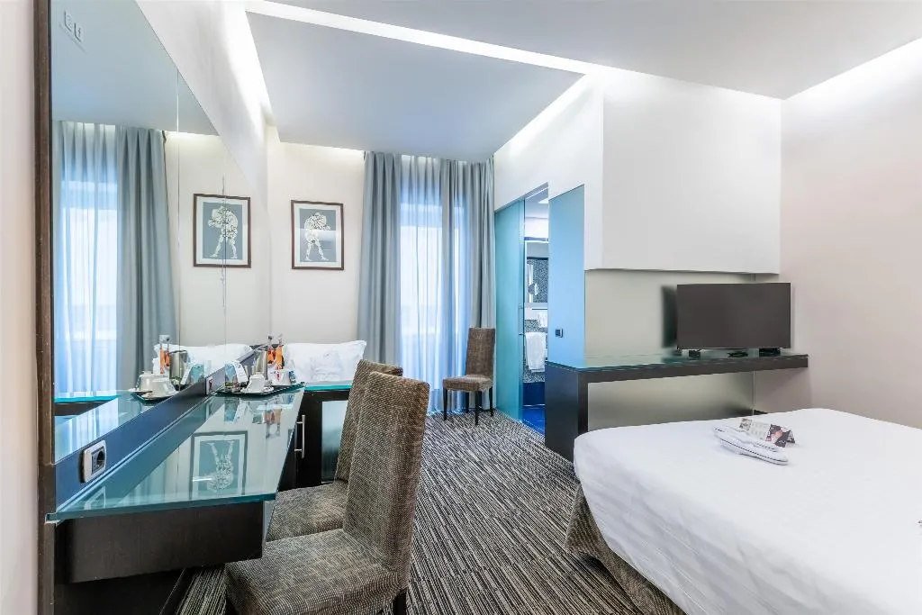FAMILY ROOM THREE BEDS Room, Best Western Plus Hotel Universo, Rome