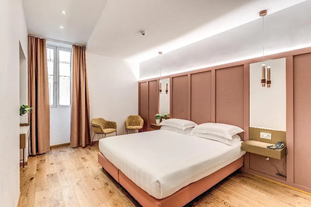 QUADRUPLE PREMIUM Room, Relais Trevi 95 Boutique Hotel, Rome