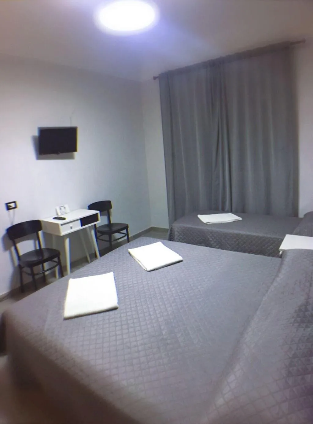 Room, Babyface, Naples