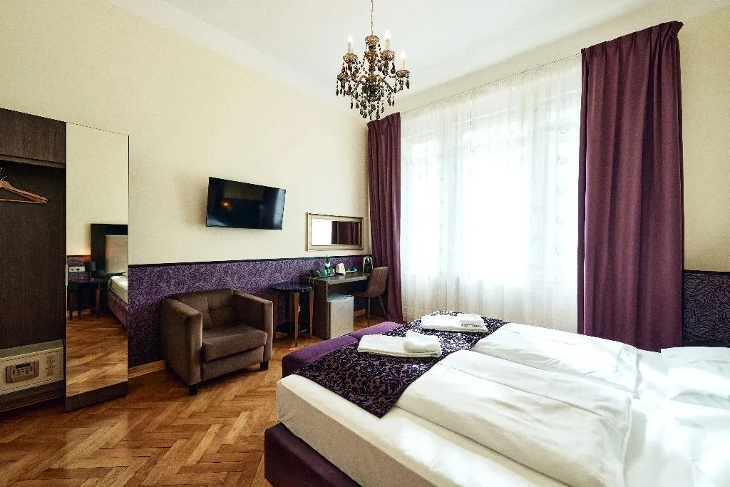 DOUBLE COMFORT Room, Hotel Baron am Schottentor, Vienna