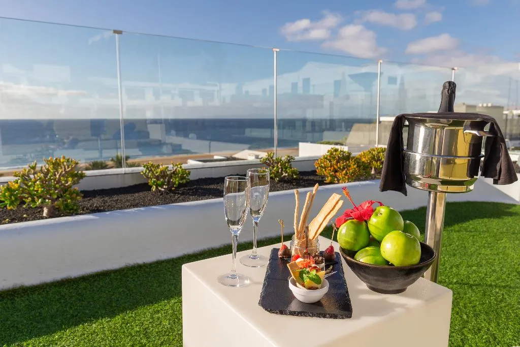 Terrace, R2 Apartamentos Bahia Kontiki, Lanzarote