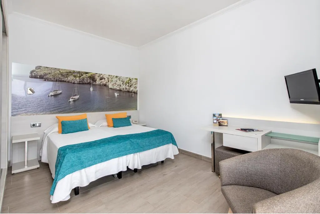 DOUBLE PROMO Room, Obelisco, Majorca