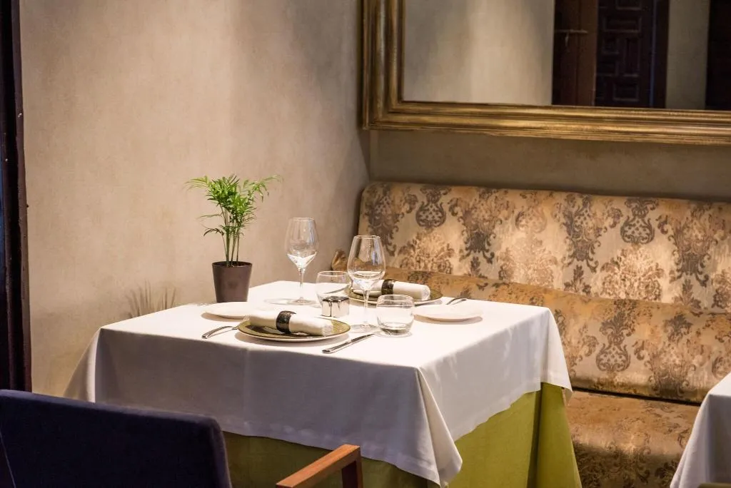 Restaurant, CoolRooms Palacio Villapanes 5 GL, Seville