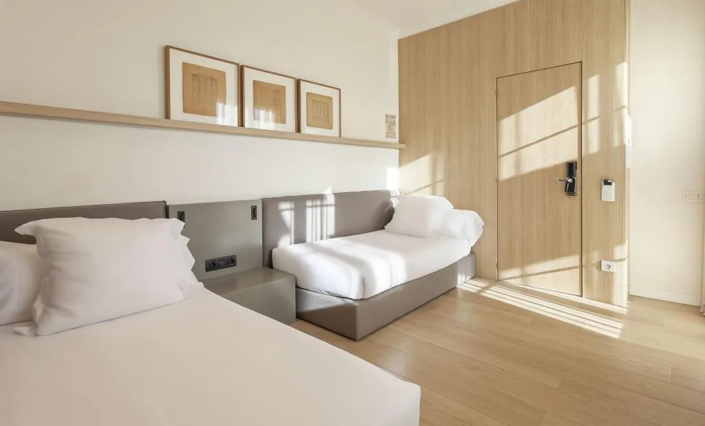 FAMILY ROOM THREE BEDS Room, Astoria, Barcelona