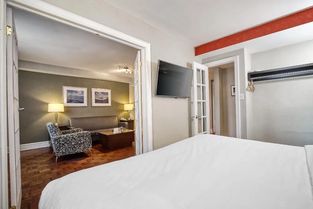 DOUBLE KING SIZE BED Room, Town Inn Suites Toronto, Toronto, Ontario