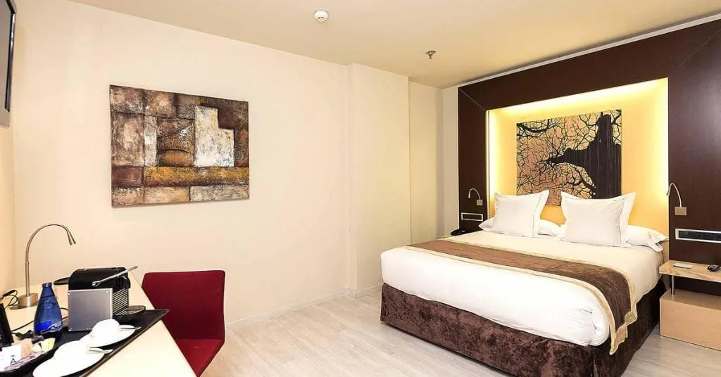 DOUBLE QUEEN SIZE BED Room, Melia Avenida America, Madrid
