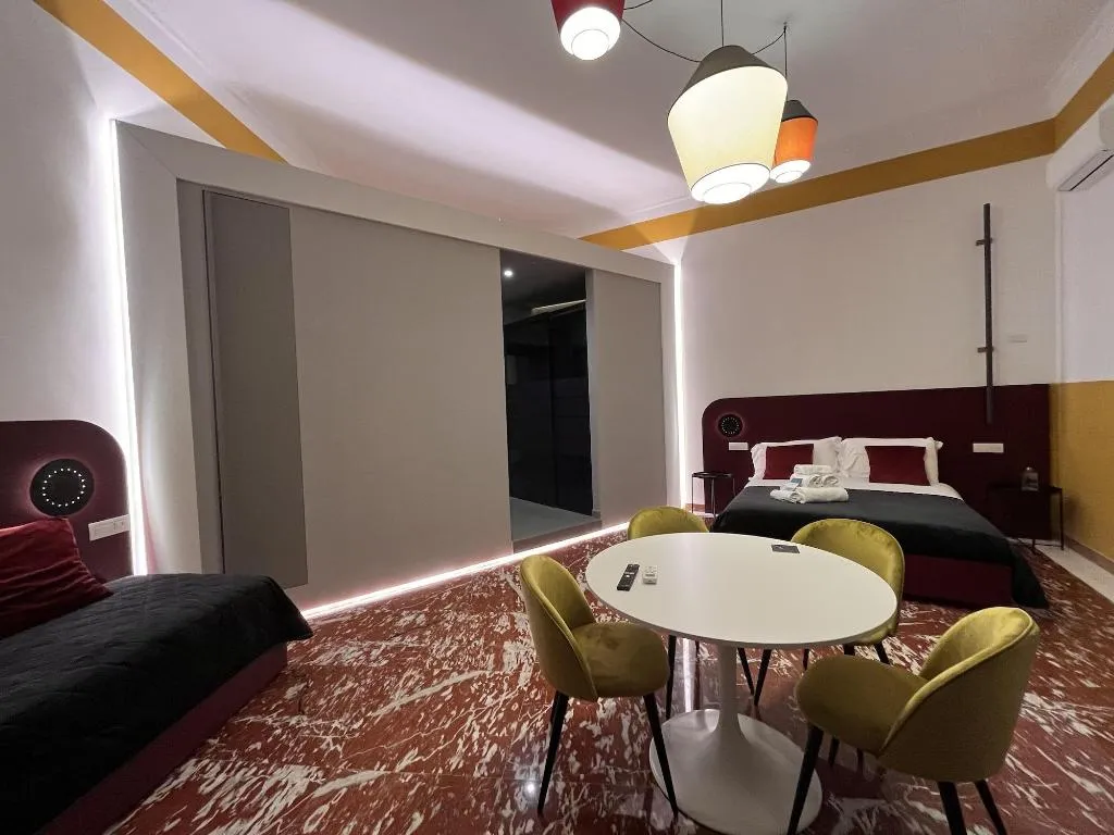 Room, Rettifilo 311, Naples
