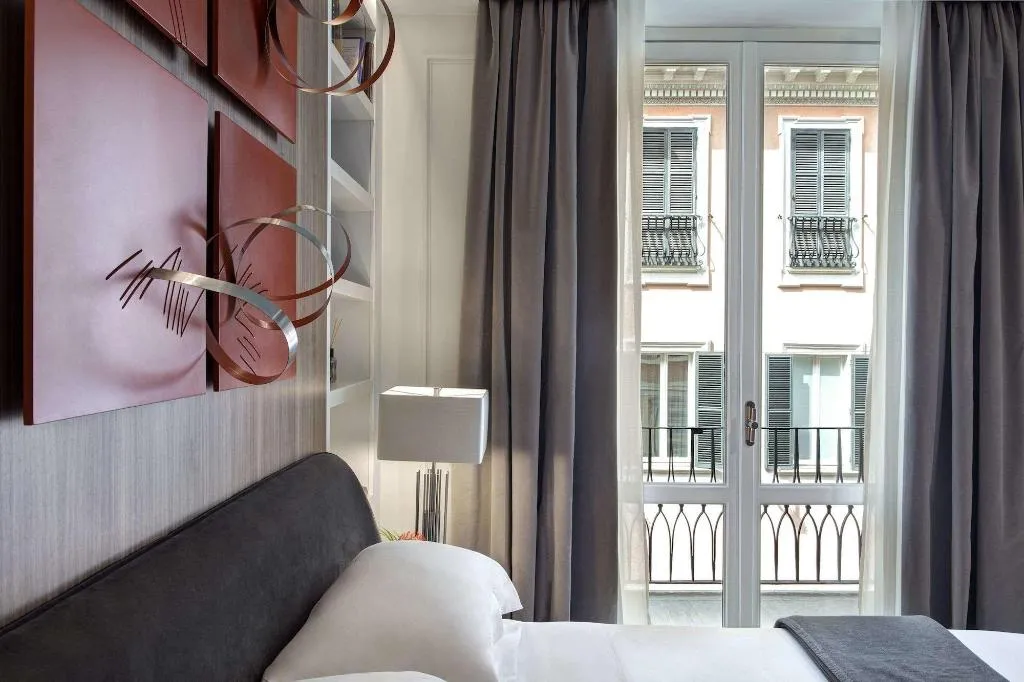 Room, The First Dolce, Rome