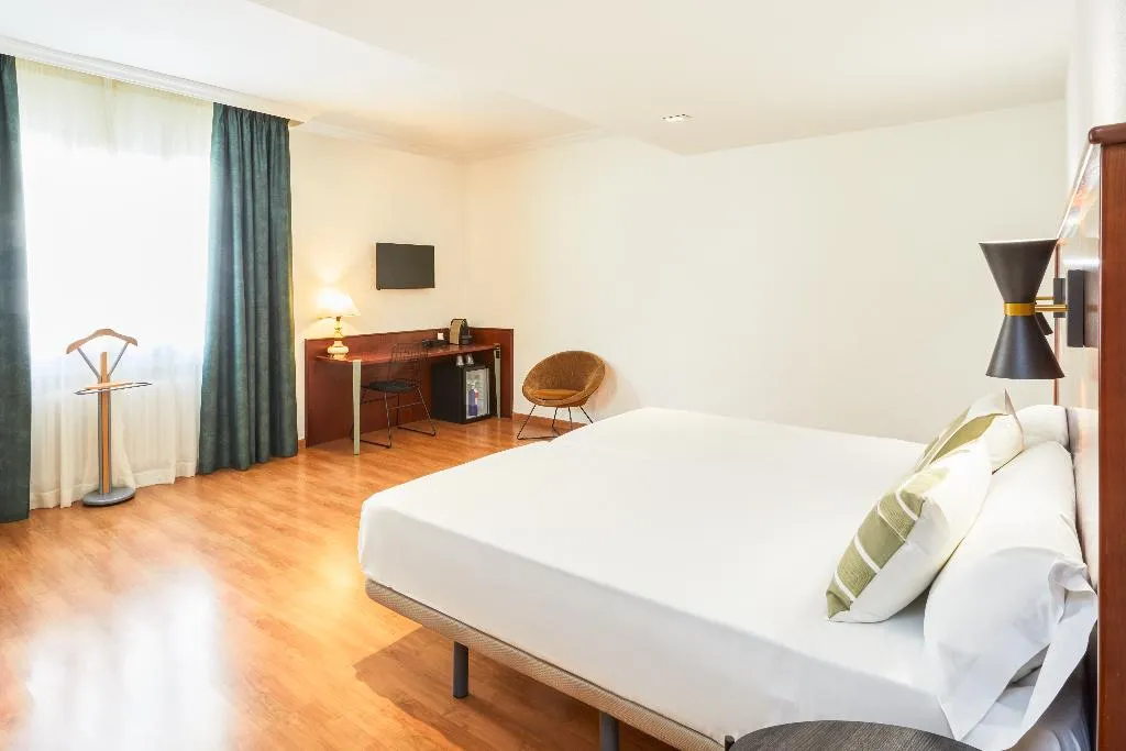 TWIN SUPERIOR Room, Cason del Tormes, Madrid