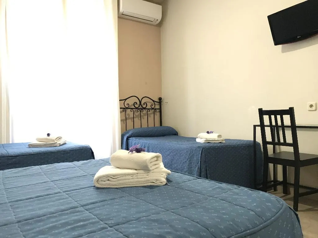 QUADRUPLE STANDARD Room, El Pilar, Madrid