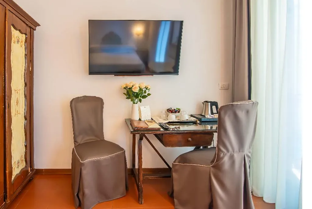 Double or Twin SUPERIOR Room, Machiavelli Palace, Florence