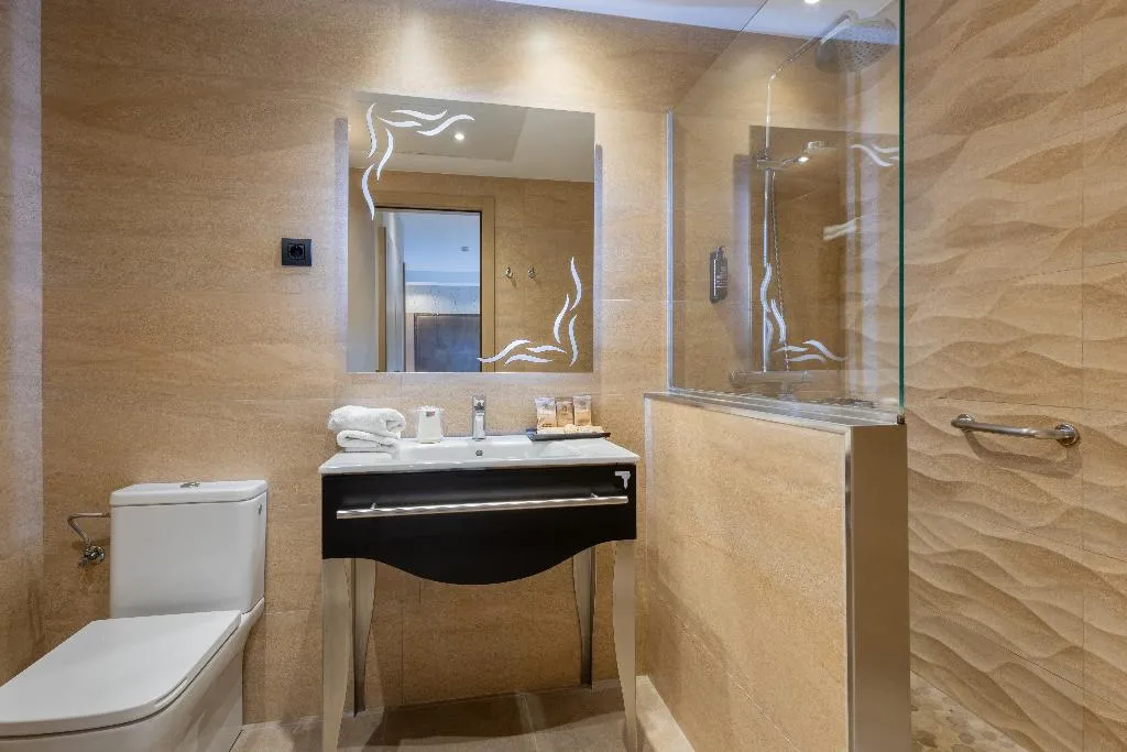 DOUBLE STANDARD Room, Gran Hotel Barcino 4*S, Barcelona