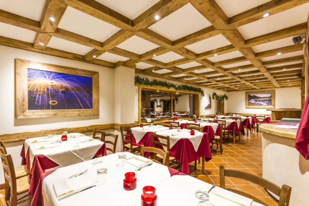 Restaurant, Sauze, Milan