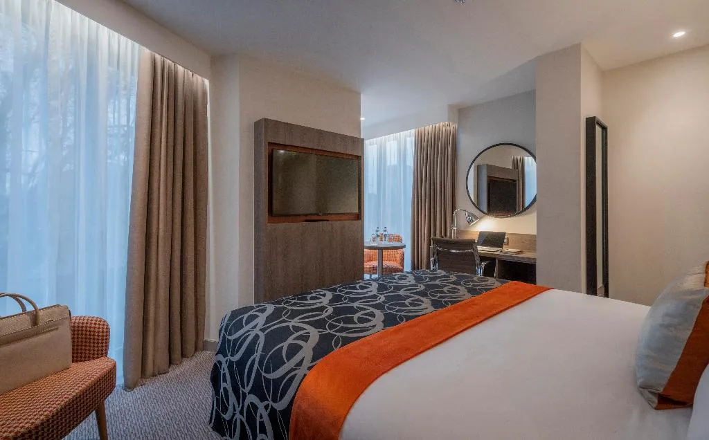 DOUBLE DELUXE Room, Clayton Hotel Charlemont, Dublin