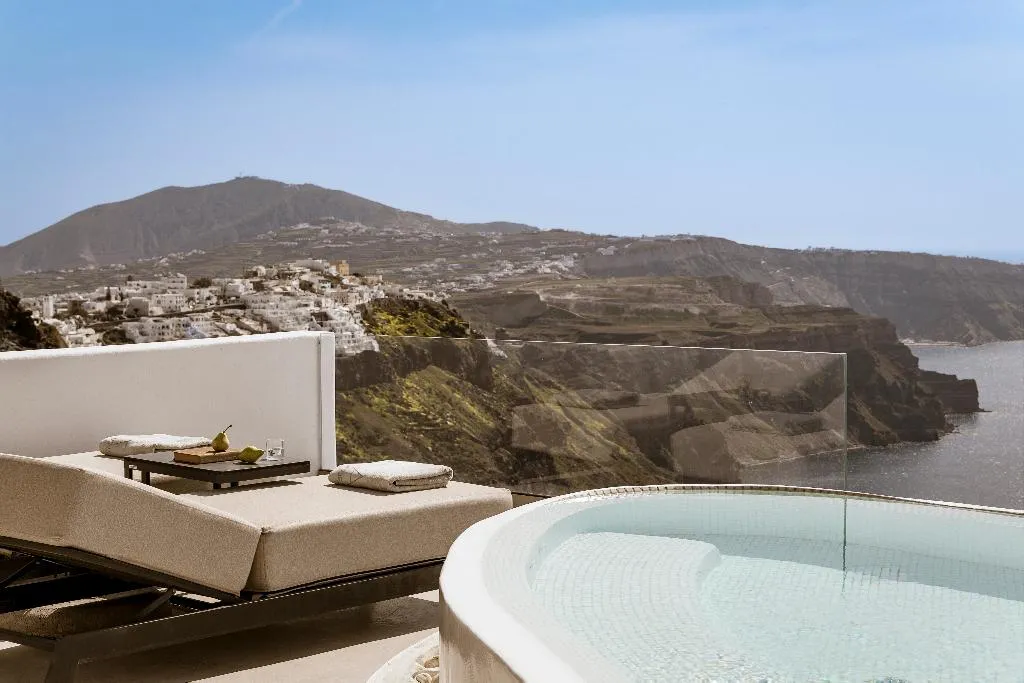 SUITE GRAND Room, Aqua Luxury Suites, Santorini