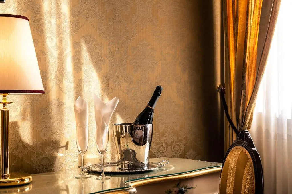Room, A Tribute To Music, Venice