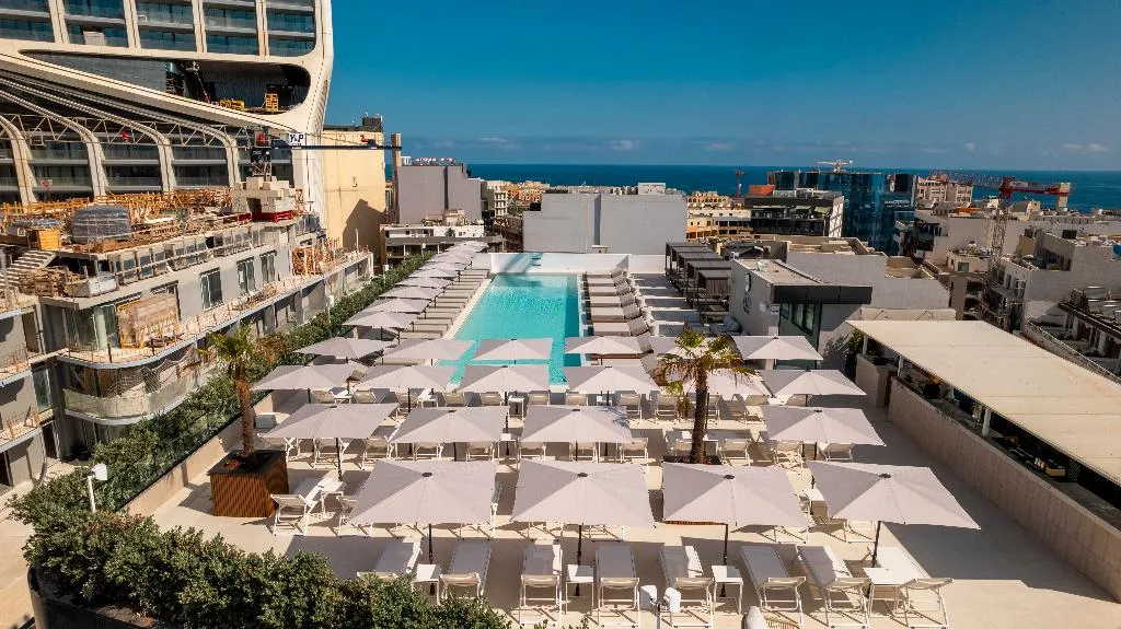 Pool, The Londoner Hotel St. Julians, Malta
