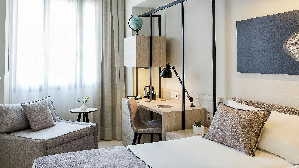 Double or Twin SUPERIOR Room, Denit Barcelona, Barcelona