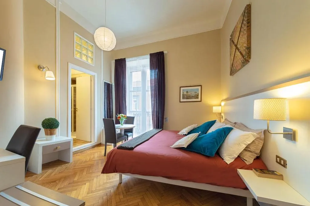 Room, B&B Il Ventre di Napoli, Naples