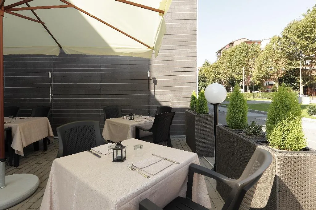 Restaurant, Holiday Inn Milan Nord Zara, Milan