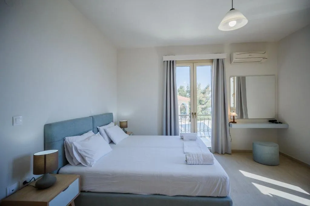 Room, Blue Horizon Studios, Zante