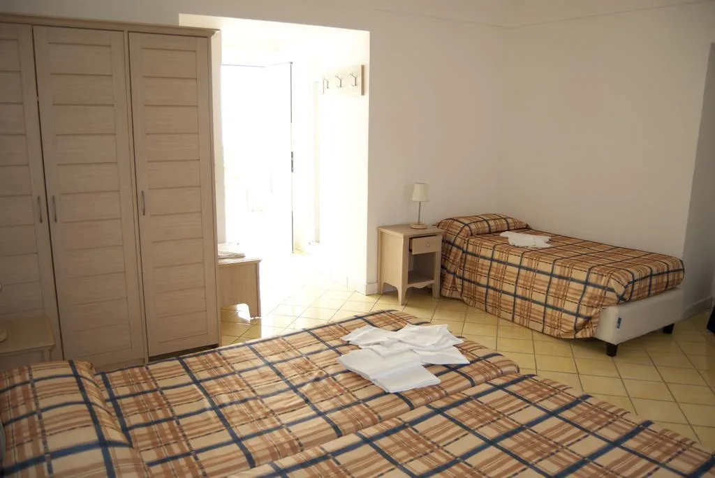 FAMILY ROOM STANDARD Room, Albergo Villa Giusto, Naples