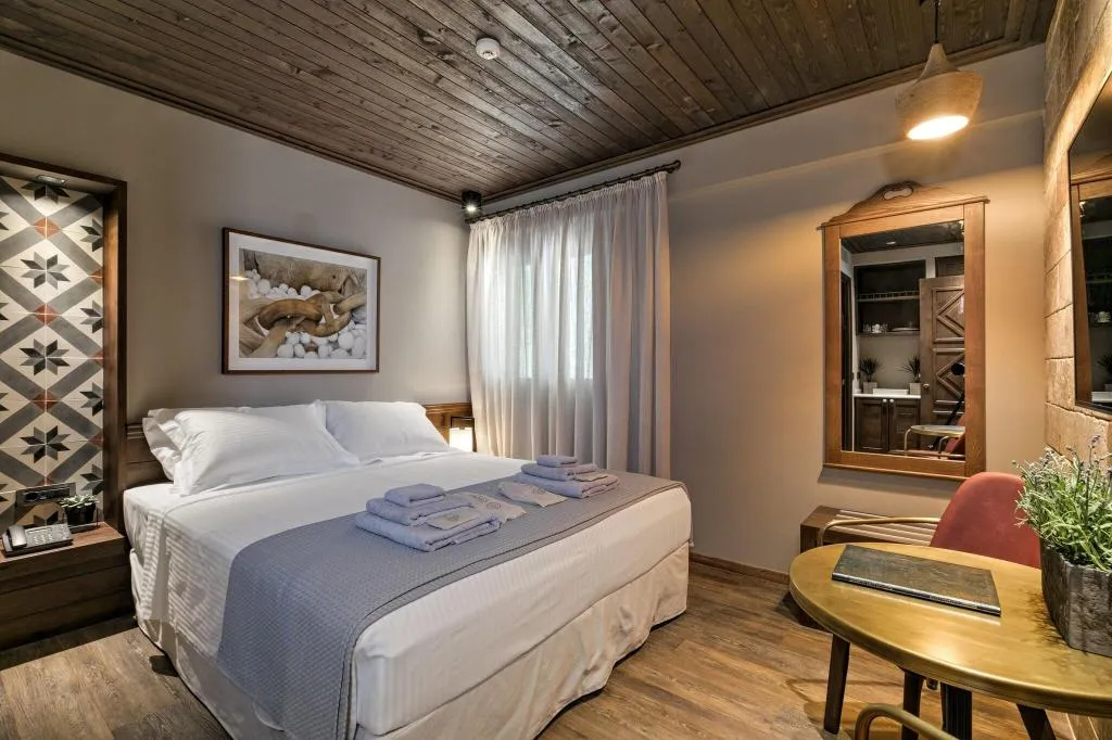 DOUBLE QUEEN SIZE BED Room, Estia Boutique Apartments, Athens
