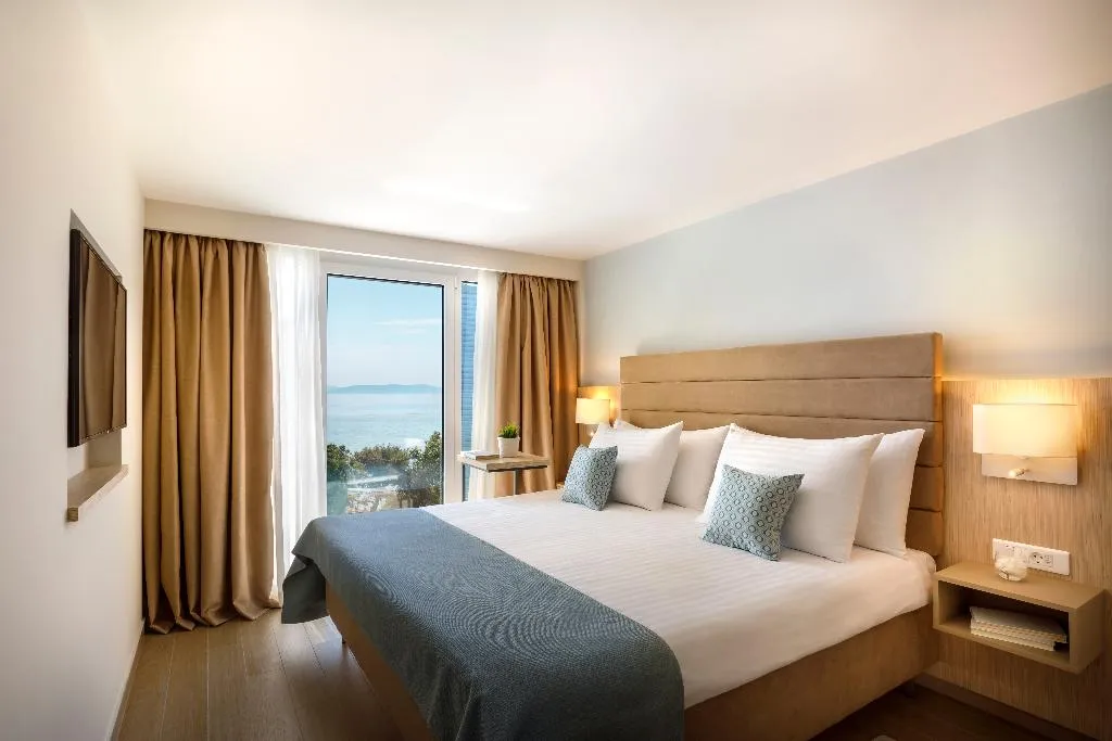 JUNIOR SUITE SEA VIEW WITH BALCONY Room, Girandella Resort, Valamar Collection - Adults, Istria