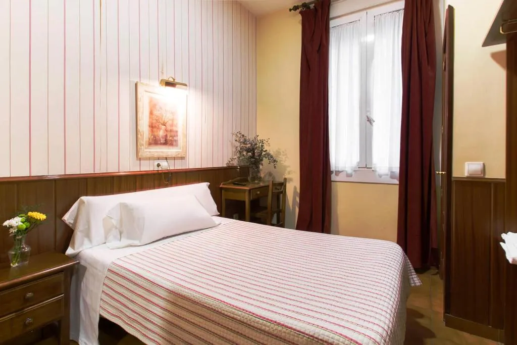 Room, La Vera, Madrid